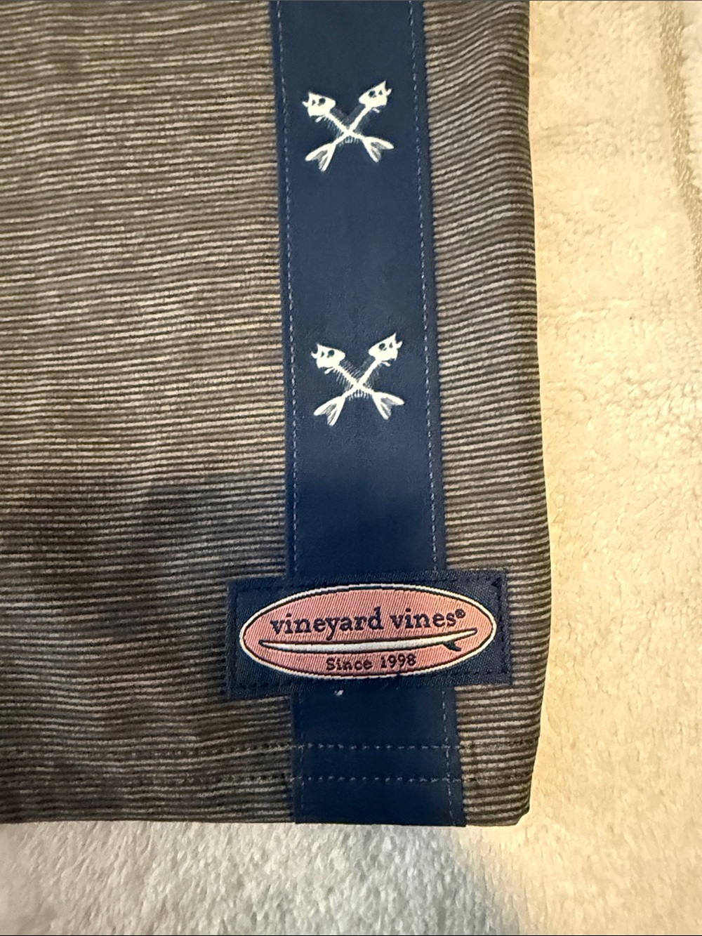 Vineyard Vines Men’s Gray Swim Board Shorts with Navy Trim - Picture 4 of 6